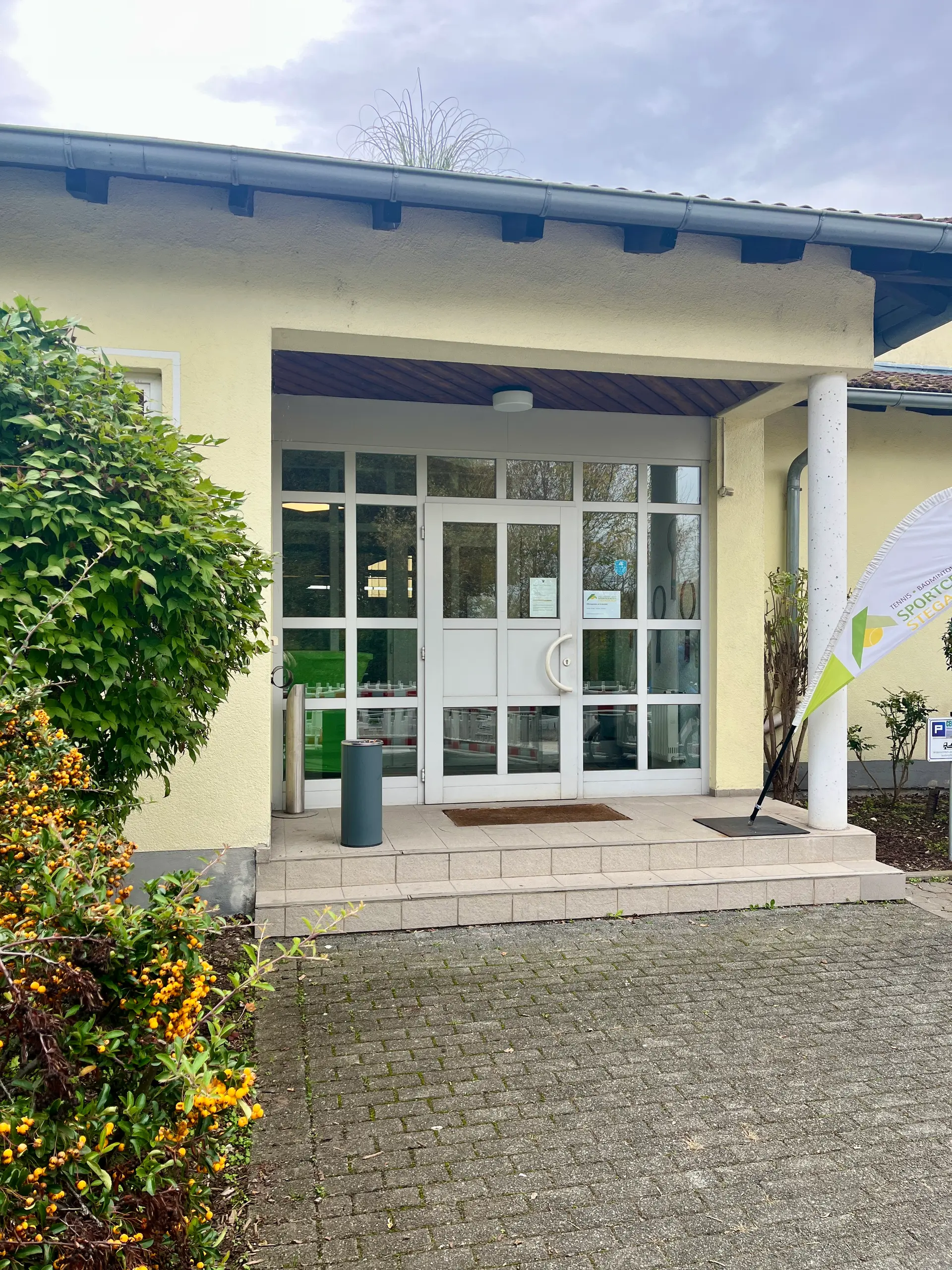 Eingangsbereich Sportcenter Stegaurach Windfelder